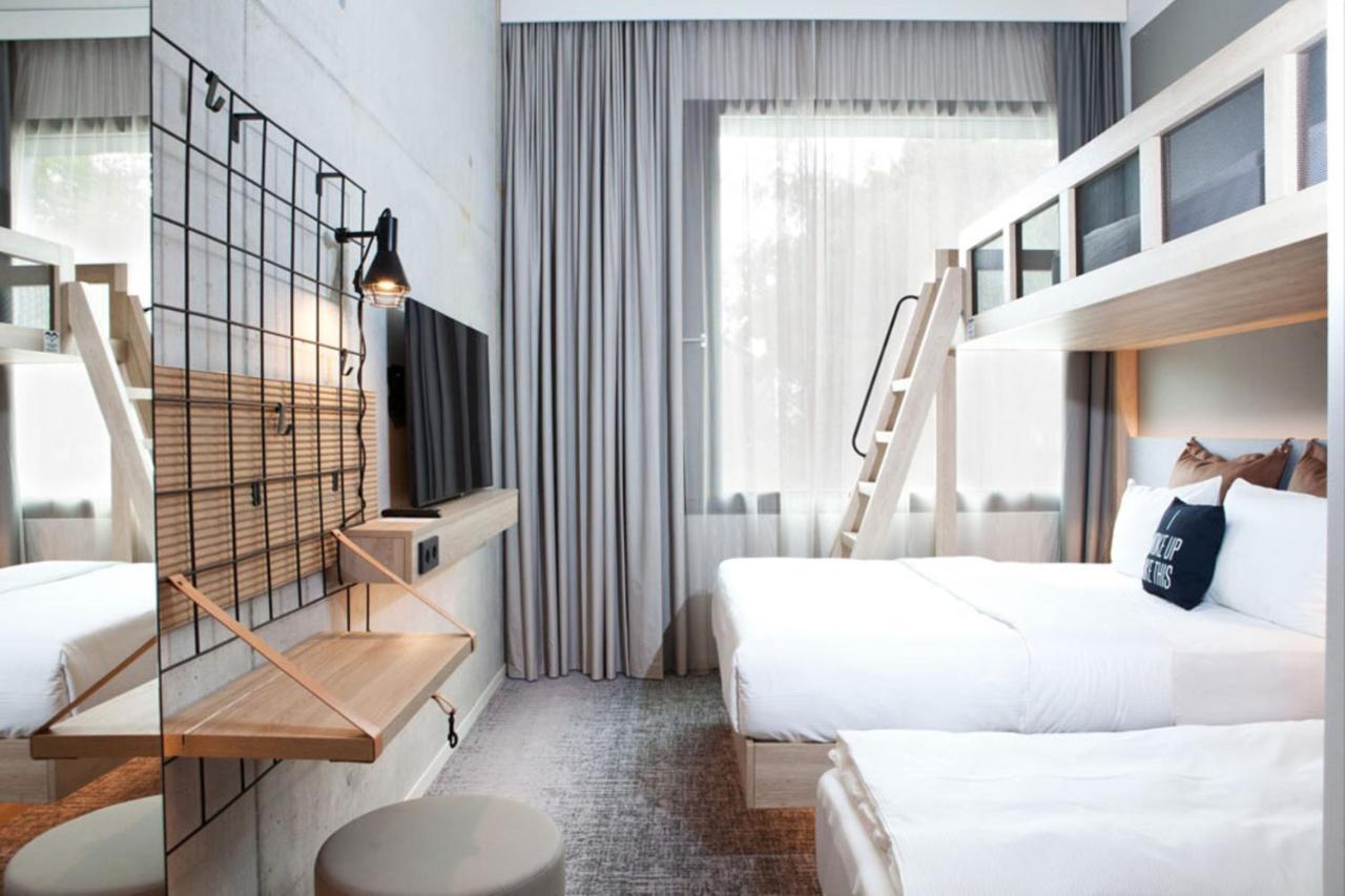 Moxy 3*
